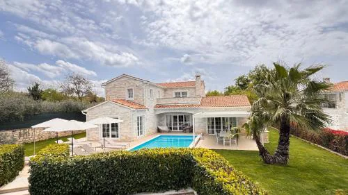 Villa Nina Exclusive, mit Meerblick und beheiztem Pool von Mai-September