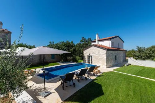 Villa Nina with private pool and BBQ near Poreč