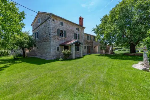 Villa Županov dvor, a beautiful stone villa with an expansive garden