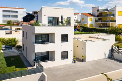 Apartments with parking space Novigrad - 24561