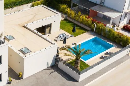 Family friendly house with a swimming pool Novigrad - 24613