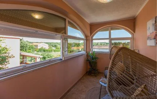 Beautiful Apartment In Karigador