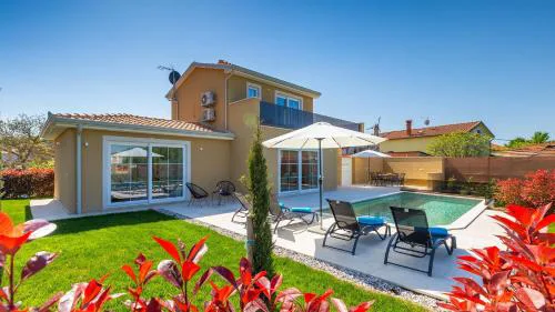 Beautiful Villa Onit with outdoor pool in Vizinada