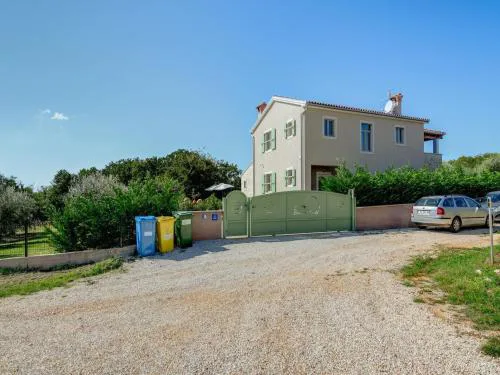 Villa in Srebrni i with Pool near Marea Beach