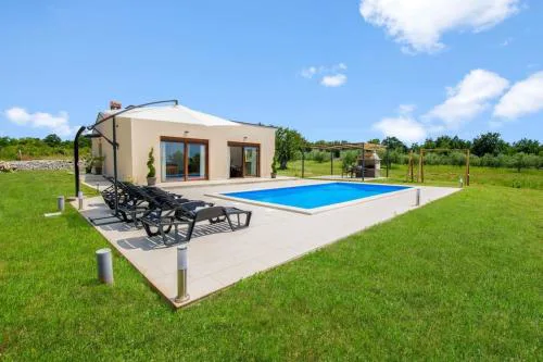 Villa Deni - by Istrabook