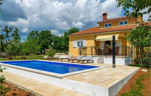 Cozy Home In Stokovci With Wifi