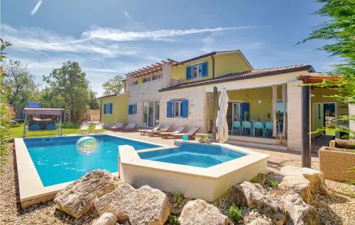 Pet Friendly Home In Naselje Muzini