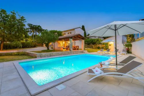 Villa The Mulberry Stonehouse by Istrialux