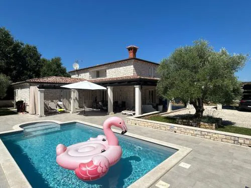 Holiday Home Villa Mali Raj by Interhome