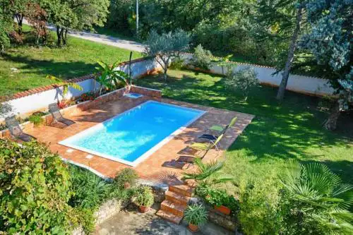 Flat with pool close to Kanegra Beach