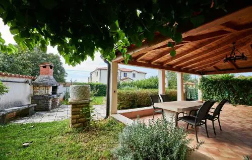 Two-story holiday home for in Valica