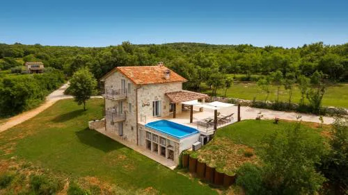Rustic villa Krug with panorama view in Buje