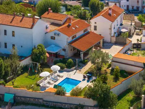 Holiday Home in egoti i with Private Pool