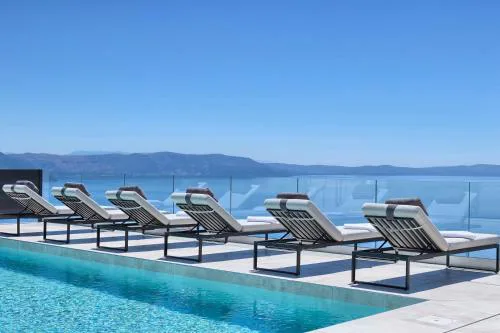 Villa Ultima with sea view, private pool, jacuzzi, gym and sauna