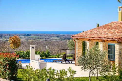 Villa Parona with private pool