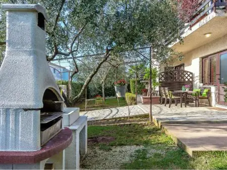 Apartment in Vinkuran with Garden Terrace