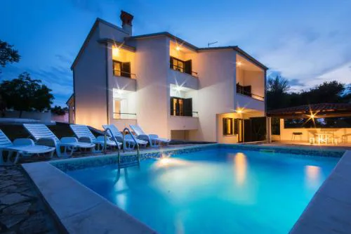 Villa Loredana, a warm and sunny villa close to the beach