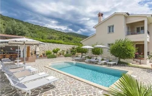 Amazing Home In Koromacno-Brovinje