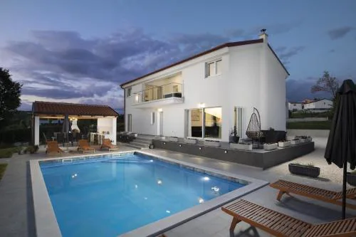 Villa Euphoria Mit Pool, Sauna Und Whirlpool