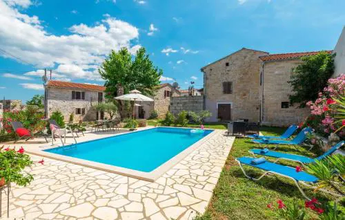 Villa Manovel