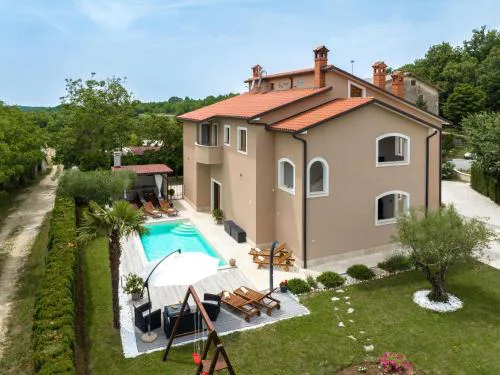 Splendid Villa in Vi inada with sauna