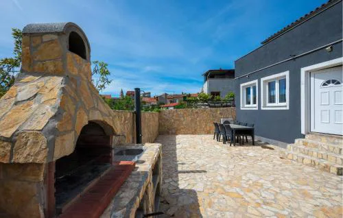 3 Bedroom Nice Home In Vodnjan