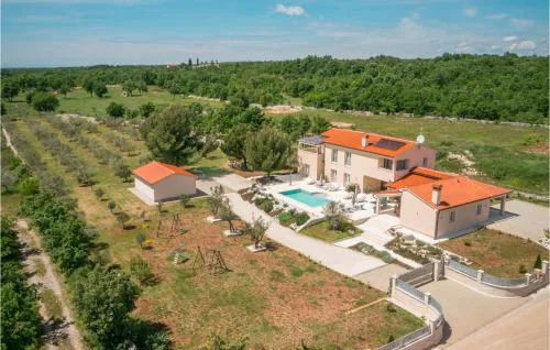 Amazing Home In Vodnjan With Sauna
