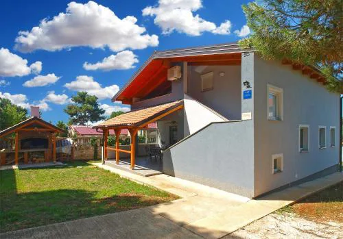 Family friendly house with a swimming pool Peroj, Fazana - 20754