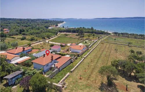 Four-Bedroom Holiday Home In Vodnjan