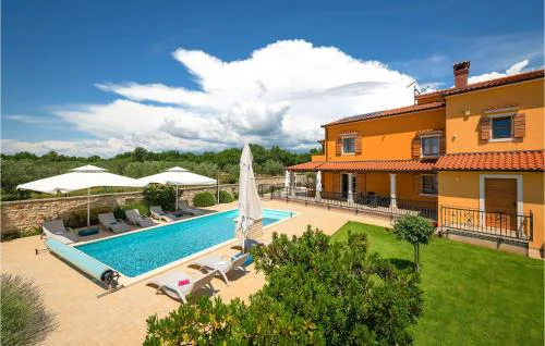 Nice Home In Hr-52215 Vodnjan