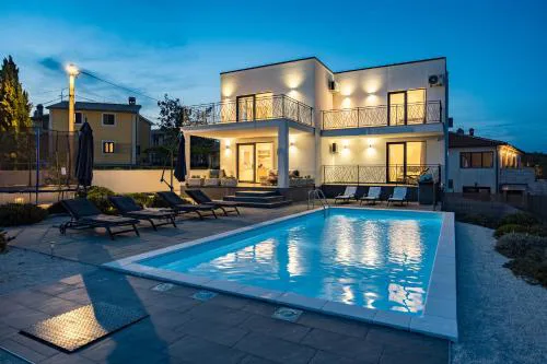Villa Angie with Heated Pool