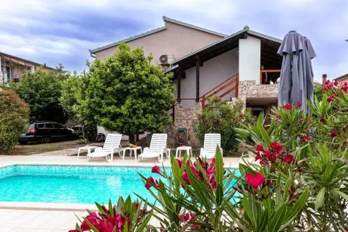 VILLA BIJOUX, Private pool, 500m to the sea and two apartments for two families