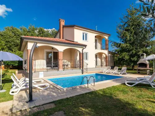 Holiday Home Lara by Interhome