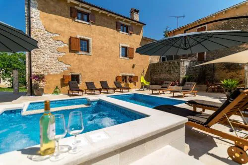 Villa Sagri for 7 persons in Central Istria with 24 m2 heated pool & jacuzzi - pet friendly