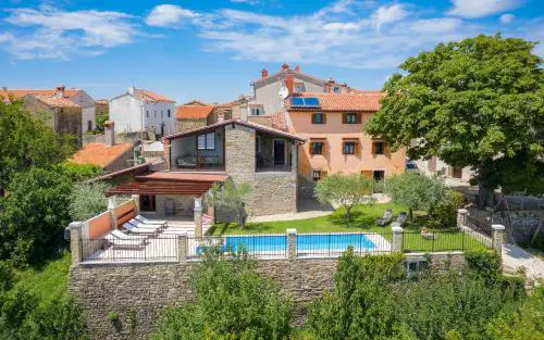 Villa Zamask for 7 people near Motovun with jacuzzi & sauna