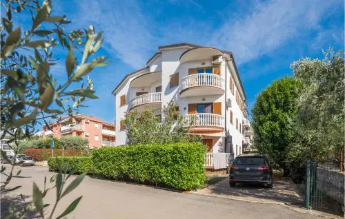 Beautiful Apartment In Zambratija