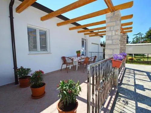 Ferienwohnung in Zambratija mit Terrasse