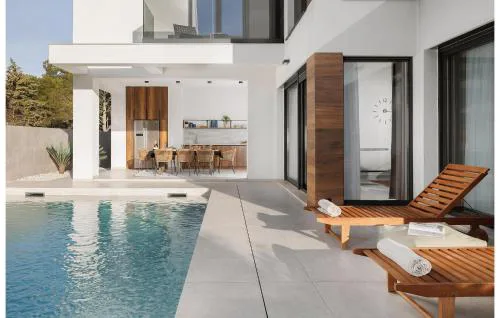 Lovely Home In Zambratija With Kitchen