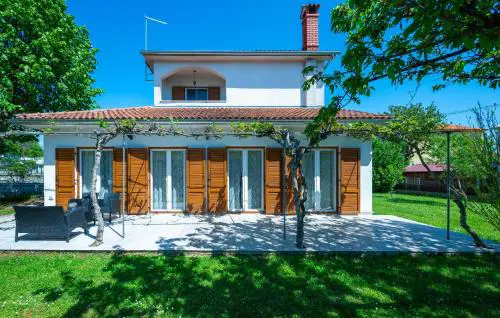 3 Bedroom Cozy Home In Zminj