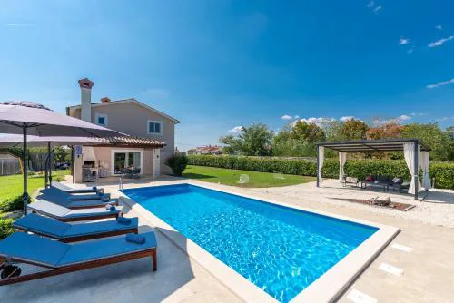 Holiday House Brig