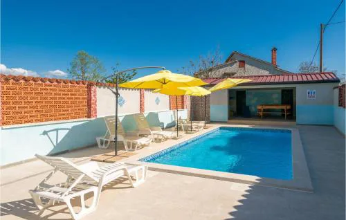 Three-Bedroom Holiday Home 0 In Zminj