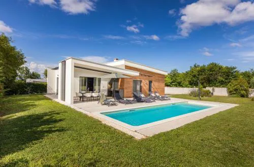 Villa Sama by Villsy