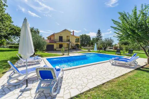 Susnjic studio with Pool, Children Playground and Terrace