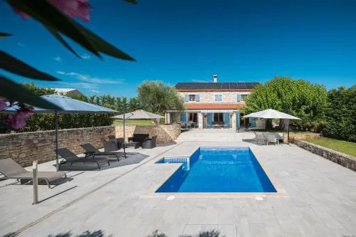 Mon Perin Castrum - House of Nice Memories