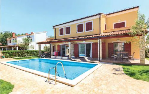 2 Bedroom Gorgeous Apartment In Volme