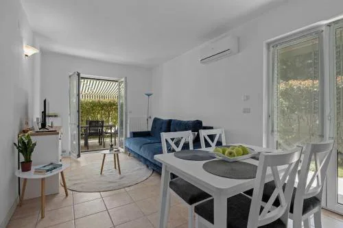 Apartment Marija Volme, nice apartment with garden