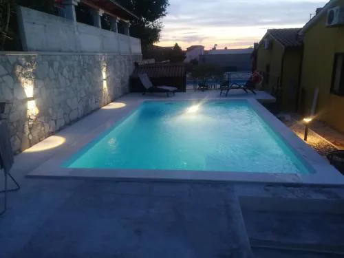 KAMENJAK VOLME, Cousy house with Pool