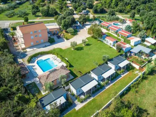 Mobile Home in Banjole with Pool near Beach
