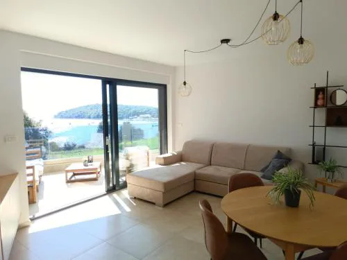 Prekrasan apartman Letizia s bazenom