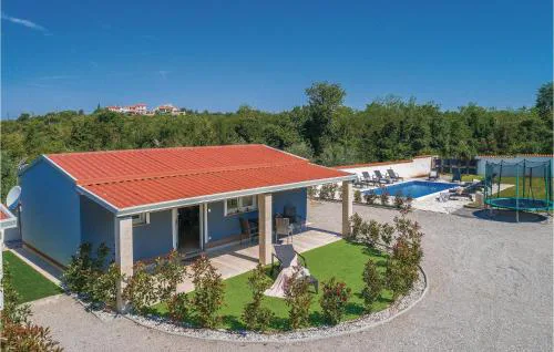 Two-Bedroom Holiday Home In Banjole